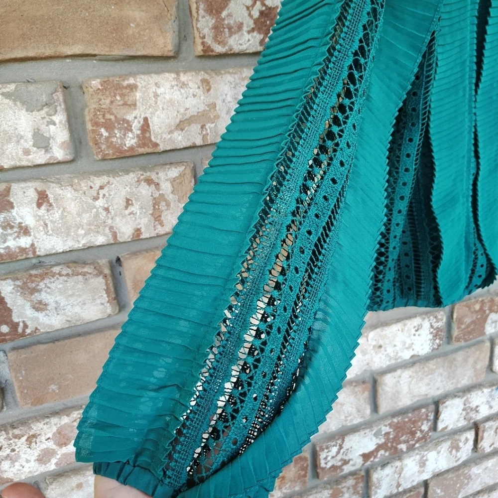 Calligraphie NWT Green Lace Pleated Detail Ling Sleeve Top L Career Party Artsy